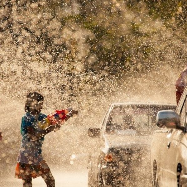 曼谷泼水节攻略 | 加入曼谷泼水节大战的最前线